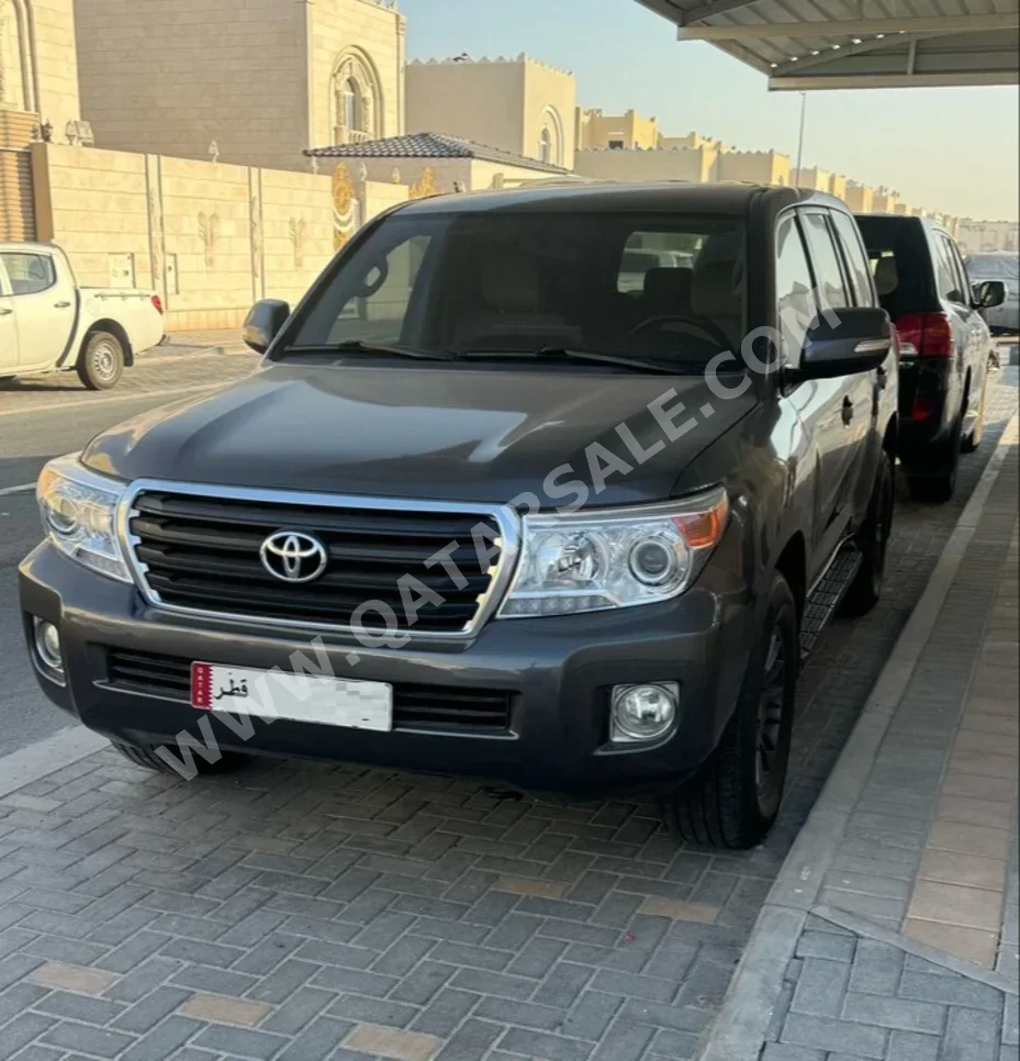 Toyota  Land Cruiser  G  2015  Automatic  262,000 Km  6 Cylinder  Four Wheel Drive (4WD)  SUV  Gray