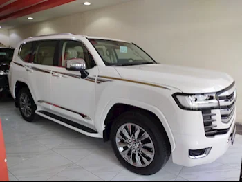 Toyota  Land Cruiser  VXR Twin Turbo  2024  Automatic  5٬000 Km  6 Cylinder  Four Wheel Drive (4WD)  SUV  White  With Warranty
