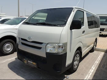 Toyota  Hiace  2015  Manual  215,000 Km  4 Cylinder  Rear Wheel Drive (RWD)  Van / Bus  White