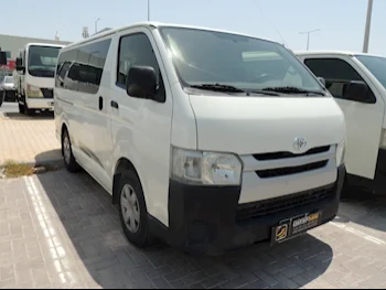 Toyota  Hiace  2015  Manual  221,000 Km  4 Cylinder  Rear Wheel Drive (RWD)  Van / Bus  White