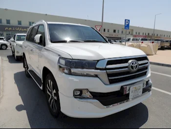 Toyota  Land Cruiser  GXR- Grand Touring  2019  Automatic  175,000 Km  8 Cylinder  Four Wheel Drive (4WD)  SUV  White