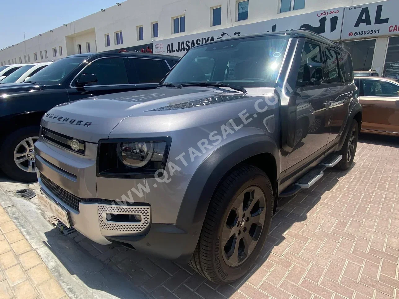 Land Rover  Defender  2020  Automatic  90,000 Km  6 Cylinder  Four Wheel Drive (4WD)  SUV  Gray