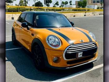 Mini  Cooper  2016  Automatic  98,000 Km  3 Cylinder  Front Wheel Drive (FWD)  Hatchback  Yellow