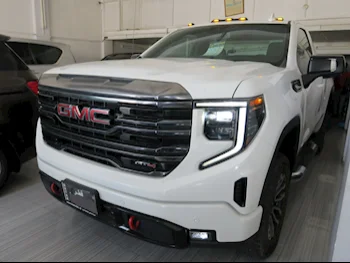 GMC  Sierra  AT4  2022  Automatic  92,000 Km  8 Cylinder  Four Wheel Drive (4WD)  Pick Up  White