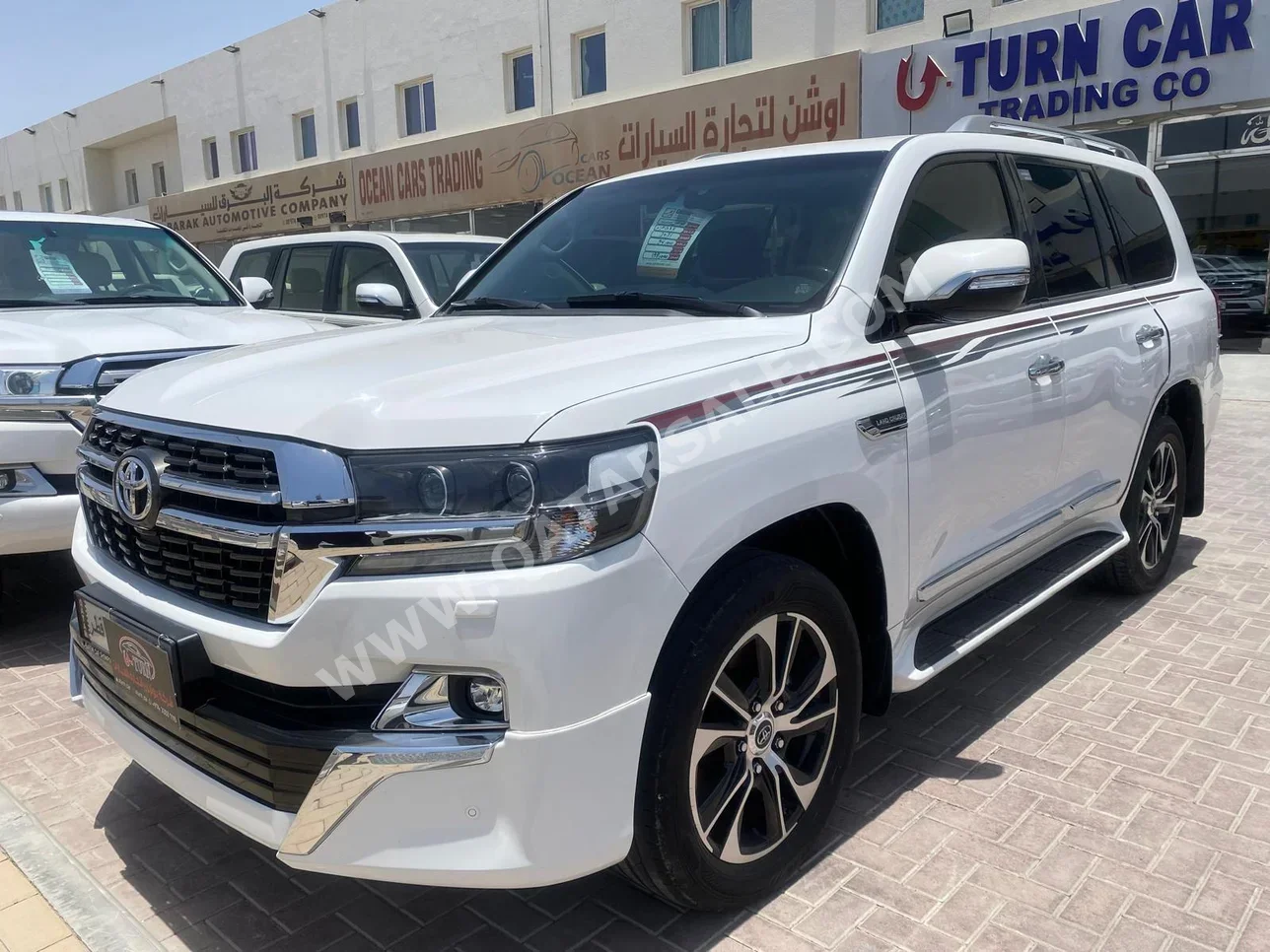 Toyota  Land Cruiser  GXR- Grand Touring  2021  Automatic  94٬000 Km  6 Cylinder  Four Wheel Drive (4WD)  SUV  White