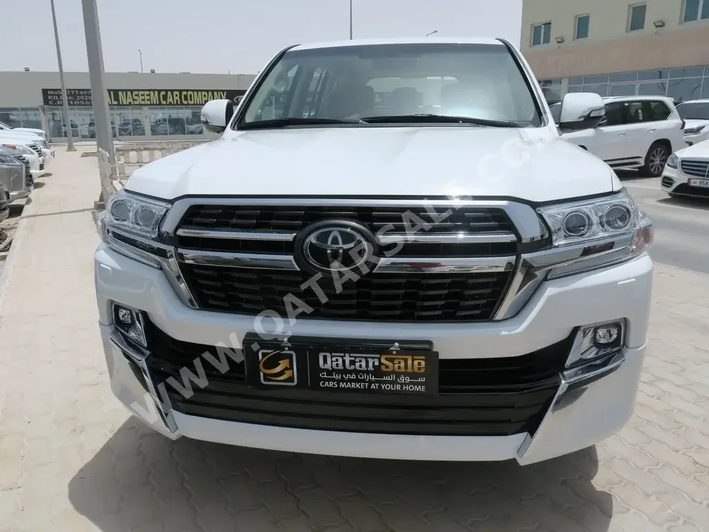 Toyota  Land Cruiser  VXR  2021  Automatic  23,000 Km  8 Cylinder  Four Wheel Drive (4WD)  SUV  White  With Warranty