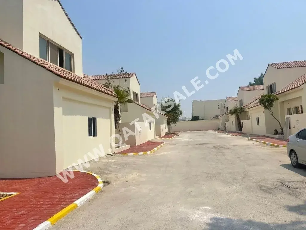 Buildings, Towers & Compounds - Service  - Doha  - Al Thumama  For Rent