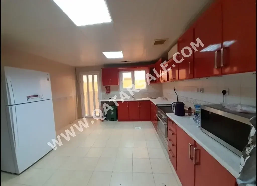 Labour Camp Family Residential  - Fully Furnished  - Doha  - Al Sadd  - 5 Bedrooms