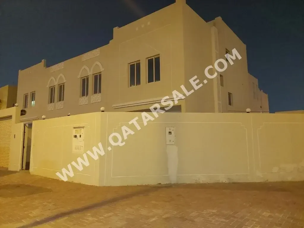Family Residential  - Not Furnished  - Doha  - Al Markhiya  - 8 Bedrooms