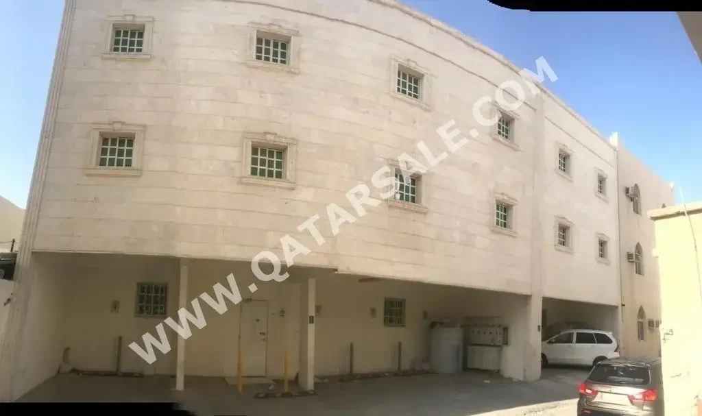 Buildings, Towers & Compounds - Family Residential  - Doha  - Fereej Bin Omran  For Sale